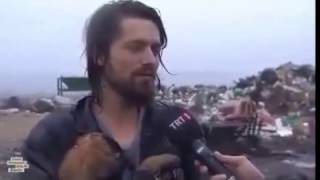 Üni̇versi̇teyi̇ Birakip, Hayatini Sokak Köpekleri̇ne Adamiş Adam 