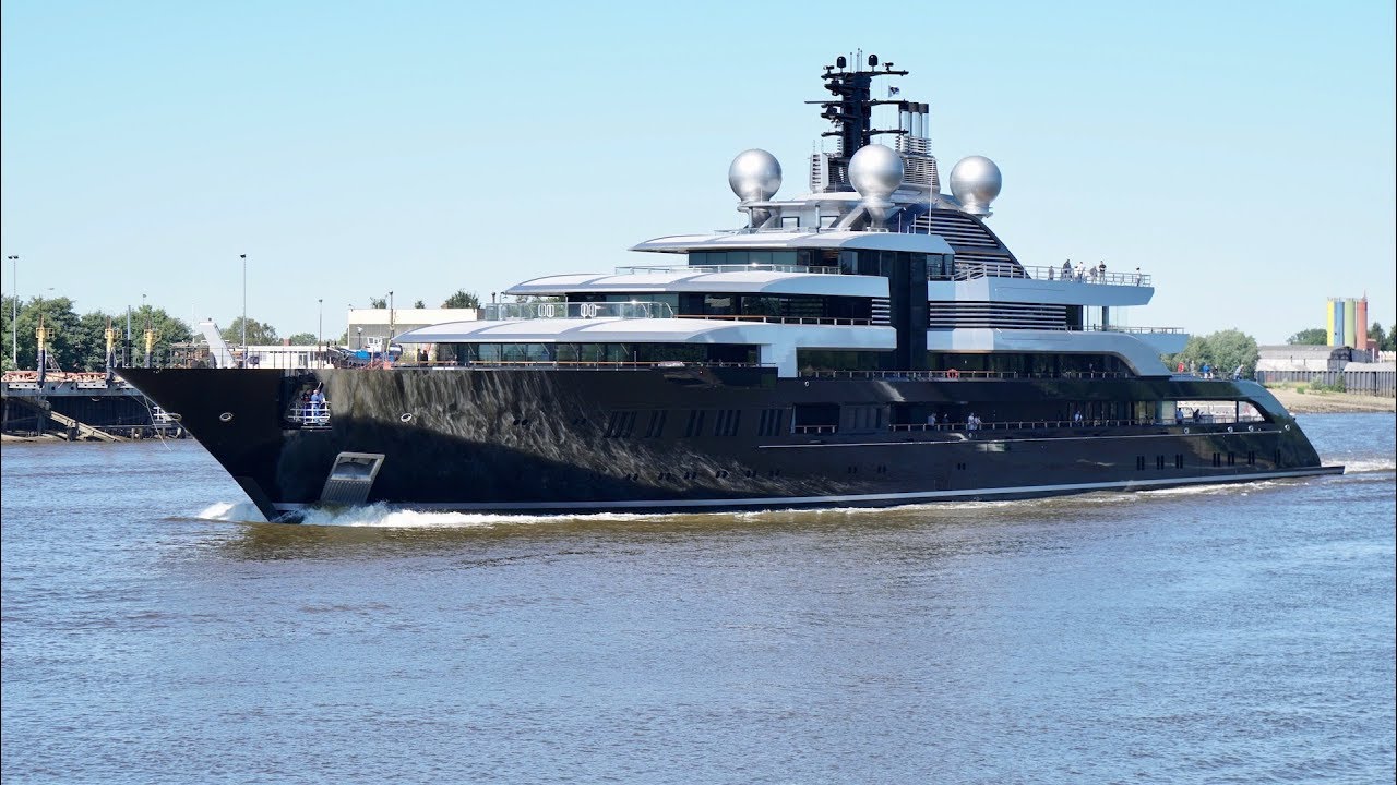 mega yacht crescent