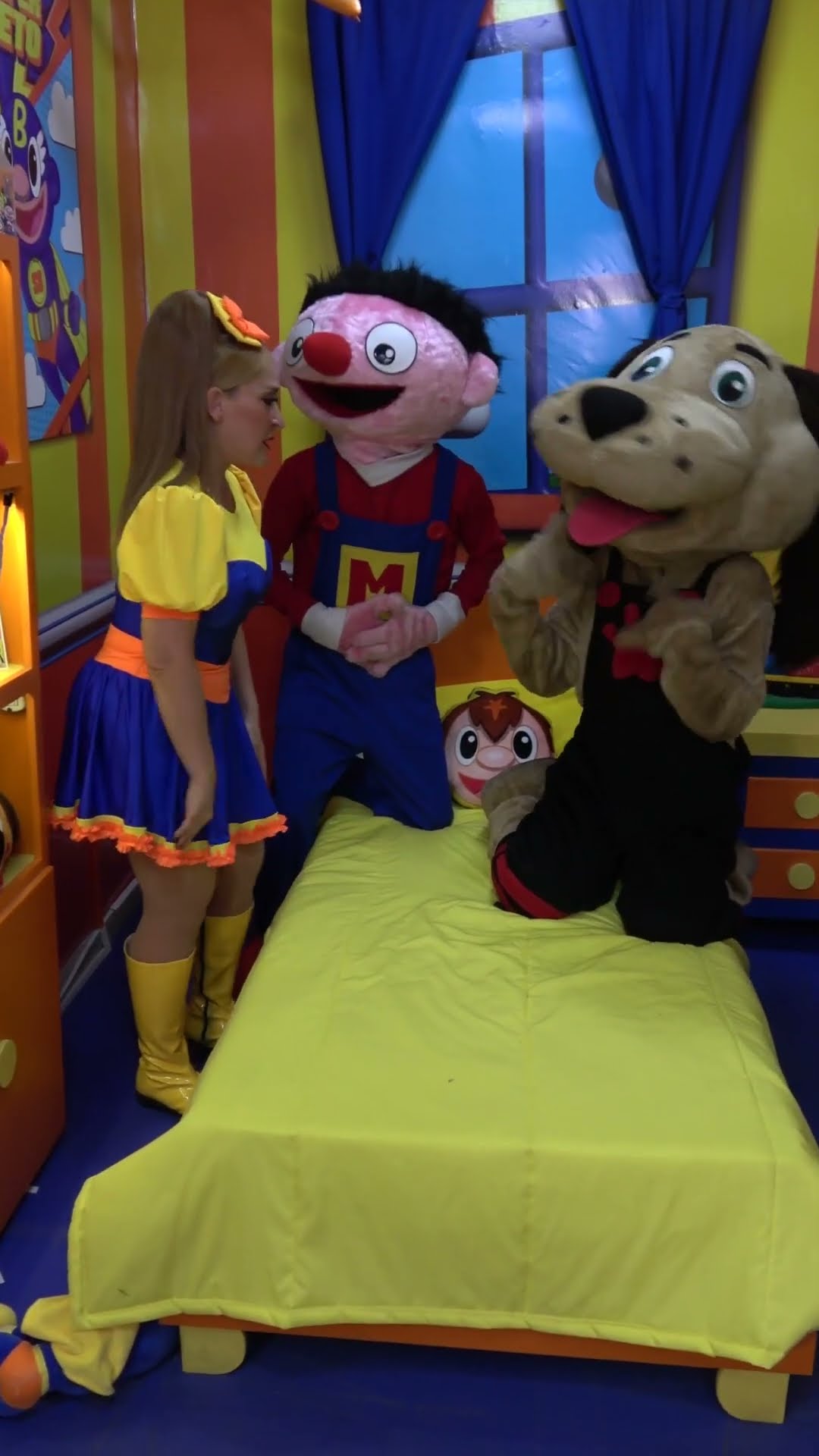 Perrón se hace pipí en la cama - Bely y Beto