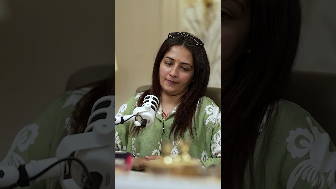 Juthi nikali isne toh shaadi nhi kari! #chandrikadixit #vadapavgirl #husbandfight #controversy