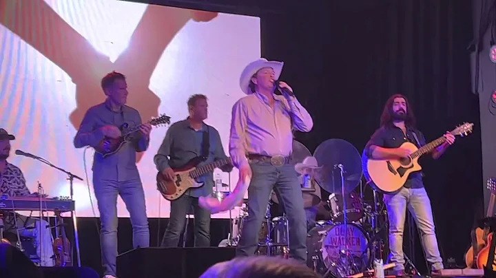 Clay Walker Whats It To You at Billy Bobs Texas 2....
