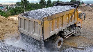 Xe Ô Tô Tải Ben Chở Và Đổ Đá, Máy Xúc HYUNDAI Múc Đất | Excavator Dump Truck | TienTube TV