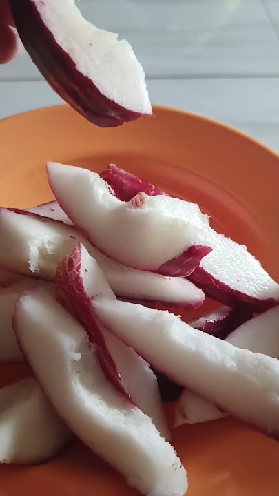 Makan jambu yang di petik sama tante
