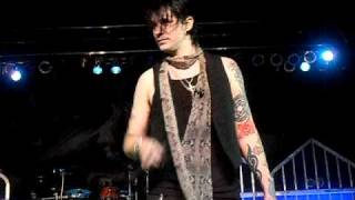 Hinder-Bad Mutha F**ka live in Modesto CA chords