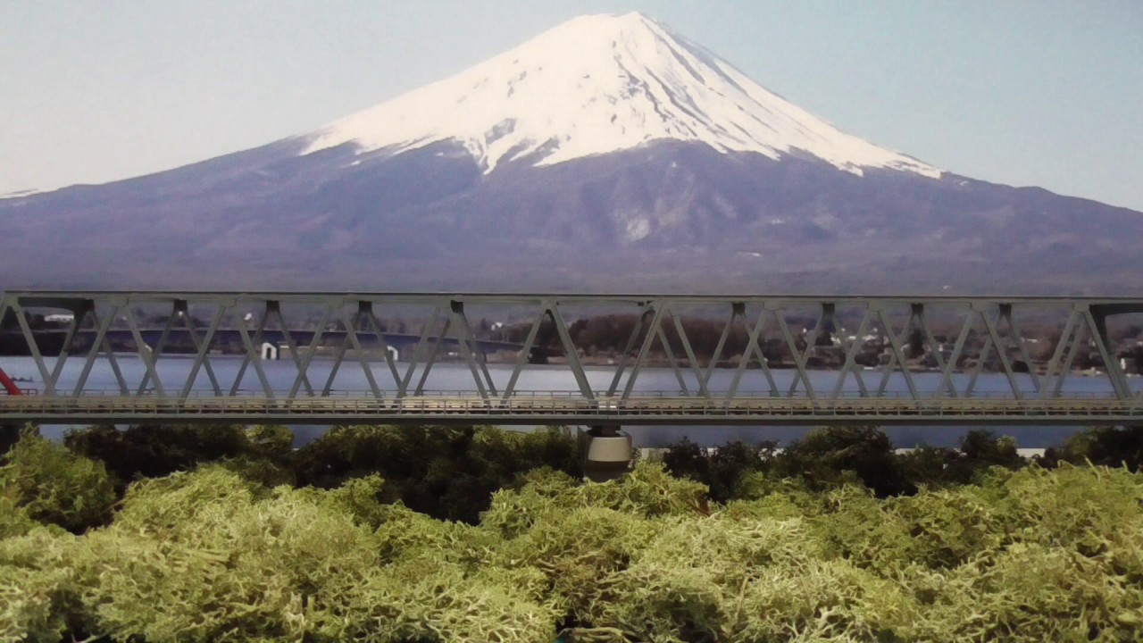 Nゲージ 富士山を背景に鉄橋を渡る東海道新幹線(0系,100系,300系,500系 
