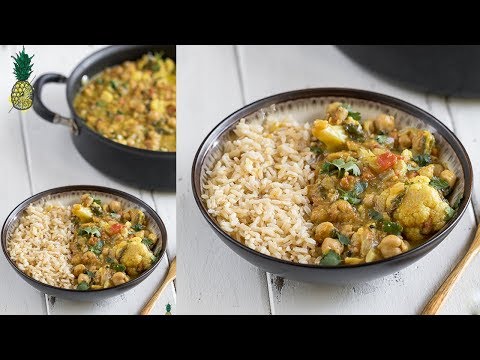 one-pot-cauliflower-&-chickpea-curry-|-easy-+-vegan