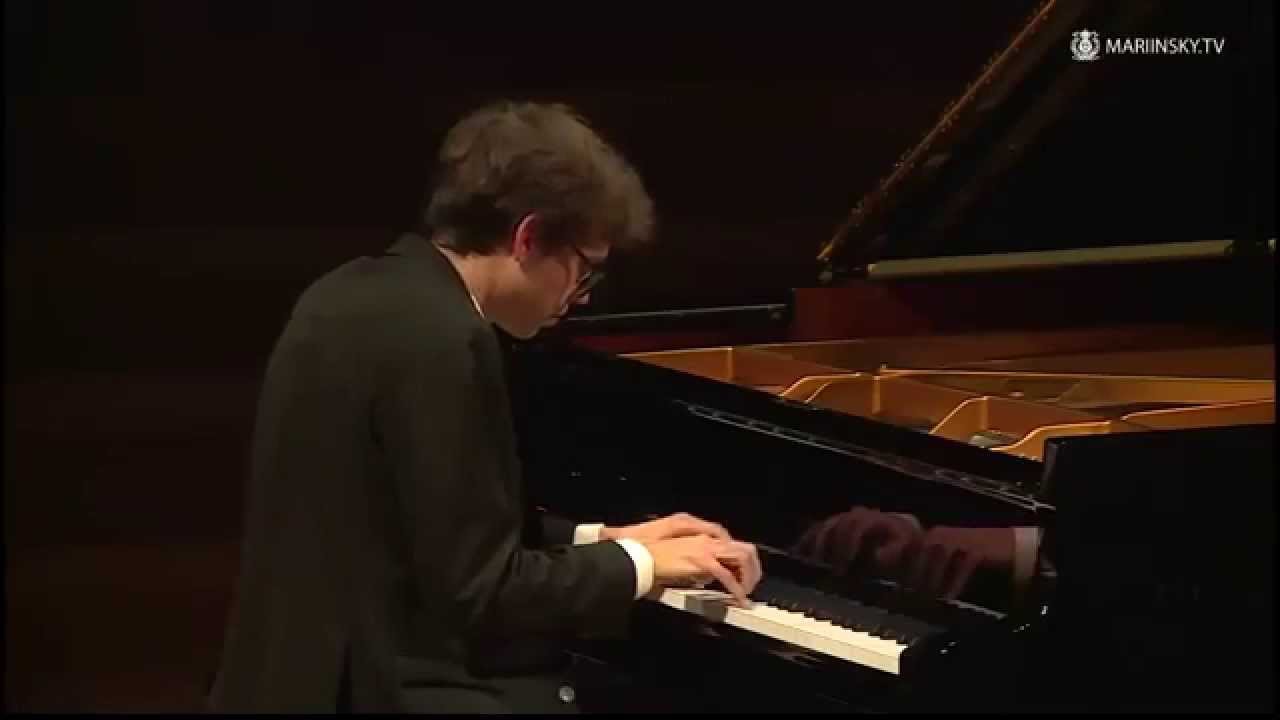 Lucas Debargue's jazz improvisation in Russia, after classical recital ...