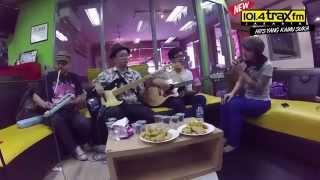 Video thumbnail of "Trax FM #SALMON : Ten2Five - Hanya Untukmu"