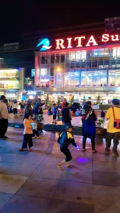 Alun Alun Purwokerto Ramai Banget Indah Suasananya