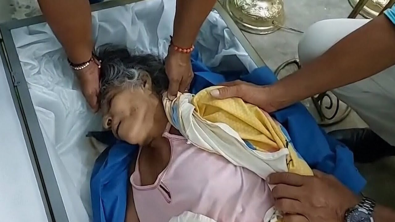 Woman declared dead in Ecuador actually found alive in coffin - YouTube
