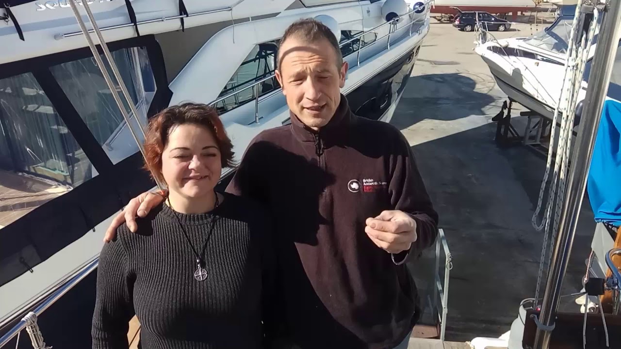 Жертва Посейдону на (пока ещё) сухопутной яхте Locura! //Life on yacht