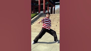 打好太极拳基础，习武防身两不误！中华武术博大精深 一套动作行云流水 强身健体增强免疫力