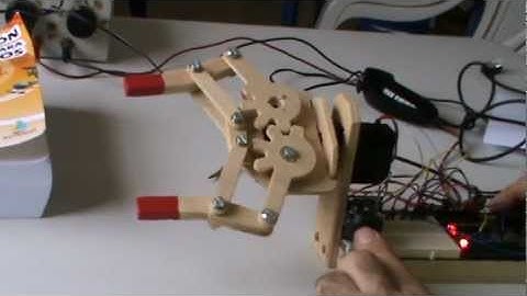 Arahal Pinza robot controlada por Joystick, arduino  Ramos