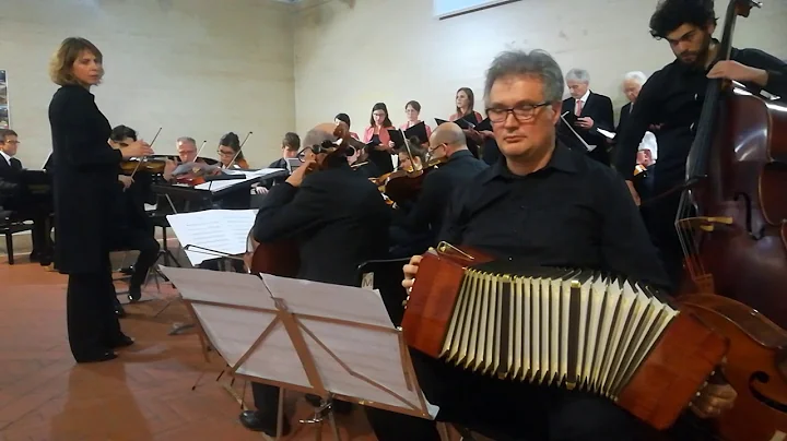 Ave Maria di A. Piazzolla, solista Massimo Santost...
