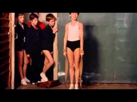 Художница сайда афонина. Рассказ про девочку. Перед девчонками рассказ. Дети в советской живописи. Произведение девочка и камень.