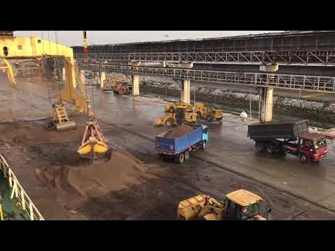 パシルグダン港での積込 YouTube