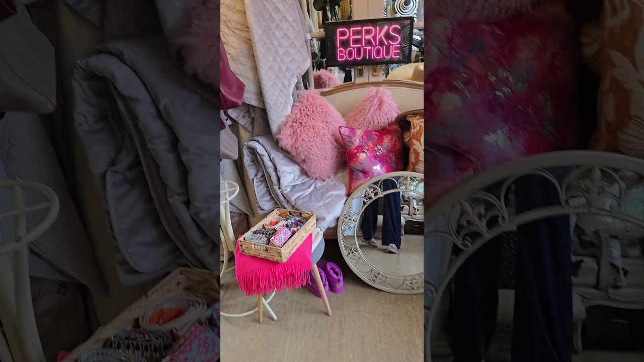 Лондон.  Магазин ручного труда. Сумки. Мелочи.London. Handicraft shop. Bags. Small items.