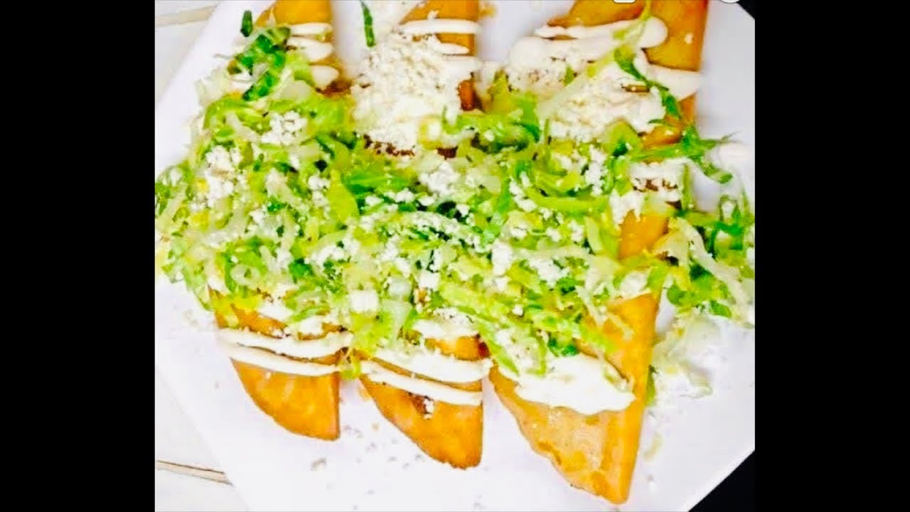 Adriana  Y sus Delicias  está en vivo