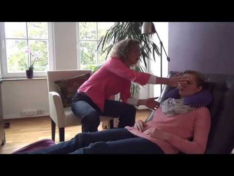 Video: Wie Funktioniert Hypnose? Fast Kompliziert