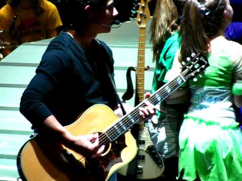 Musical Chairs with Peter Pan, Wendy, and Tinkerbell at Jonas Brothers Soundcheck in Boston 7/18/09