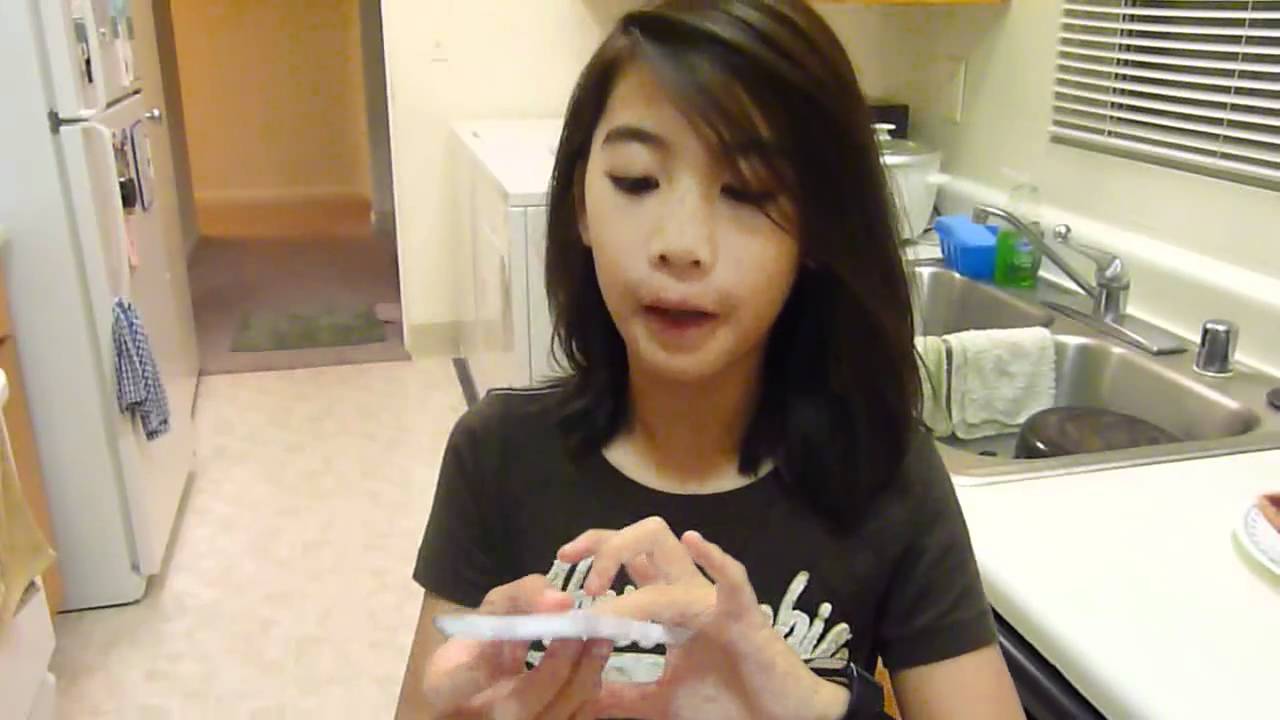 Hannah's Show - Paper propeller trick