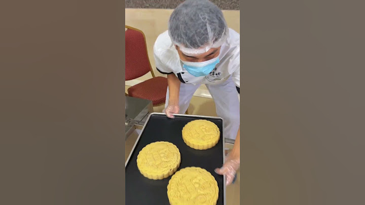 Would you like a delicious big mooncake? #shorts#Mooncake #China #Chinesefood