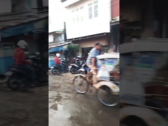 ada apa di pasar kadipaten #trending #penjelajahalam #jalanjalan #motovlog class=