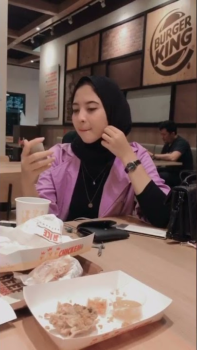 Video Mentahan bahan Halu, Makan Di cafe sama cewe cantik. Buat manasin mantan. Story Halu