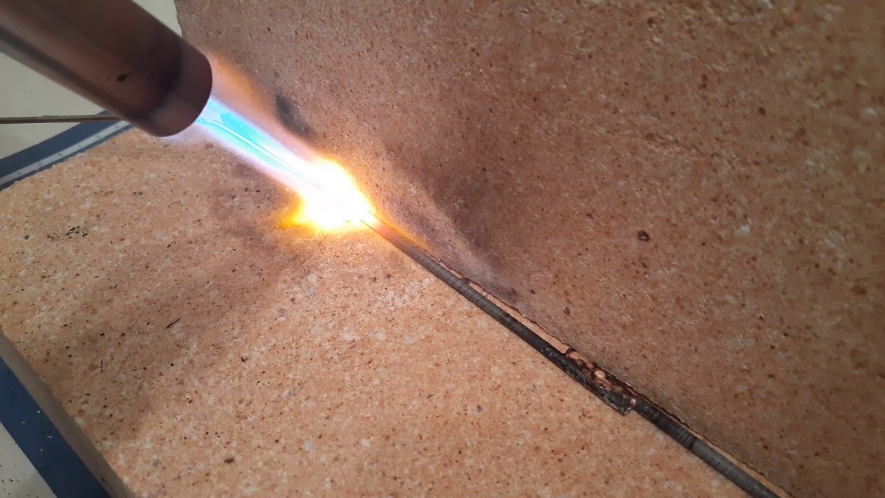 Пайка латунью обычным газом из баллончика на огнеупорных кирпичах шамот ...