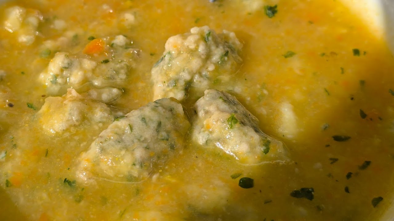 Drožďové knedličky (halušky) sú výborným doplnkom do polievky. /Varím s úsmevom.