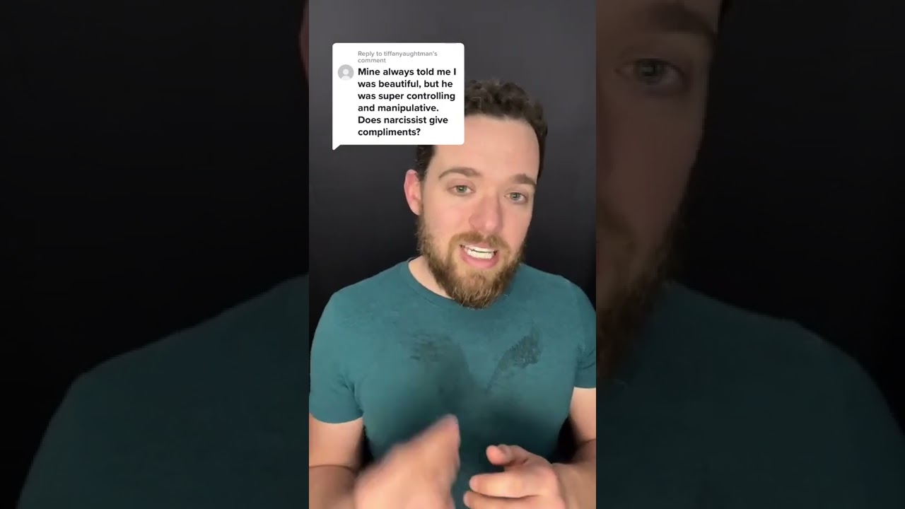 Does narcissist give compliments?