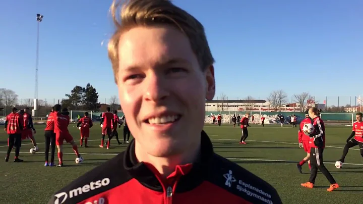 Markus Lindholm infr Sala FF:s premir