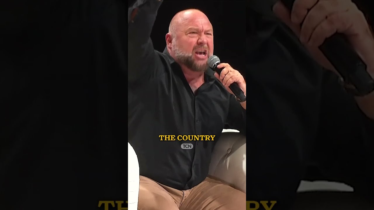 Alex Jones Gets Whole Arena On Their Feet