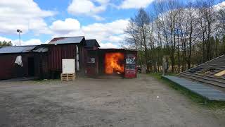Put a spraycan on a fire in a shipping container