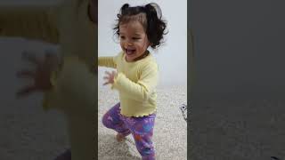REBECA IUMI dançando a música A RODA DO ÔNIBUS - 04/08/2025 #shorts #bebê #dançando #baby #dancing