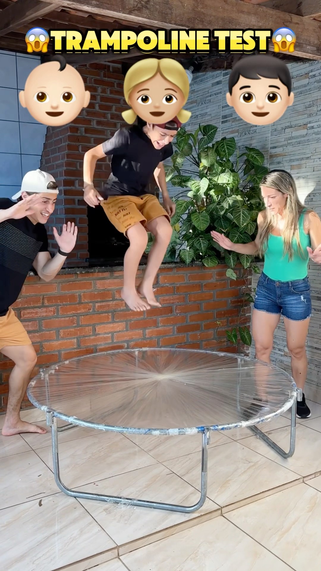 Testamos o trampolim de fita adesiva?!? #shorts #challenge