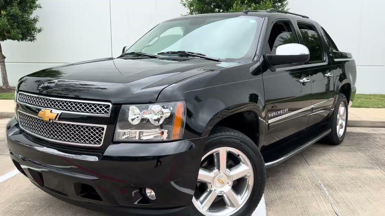 2012 CHEVROLET AVALANCHE LTZ SUPER LOW MILES 39K MILES CALL 832