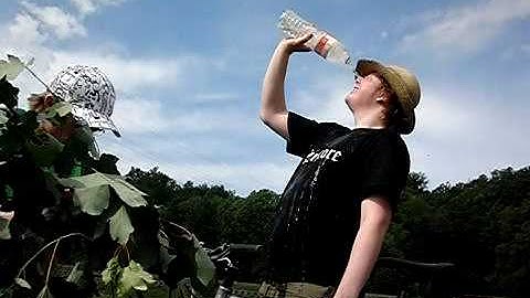 Erfrischen [slow motion Casio Exilim EX-fs10 high speed]