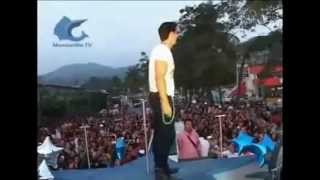 David Zepeda @davidzepeda1 alborota bailando en el Carnaval Manzanillo