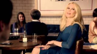 Opel Astra Sportstourer And Claudia Schiffer - Tv Commercial