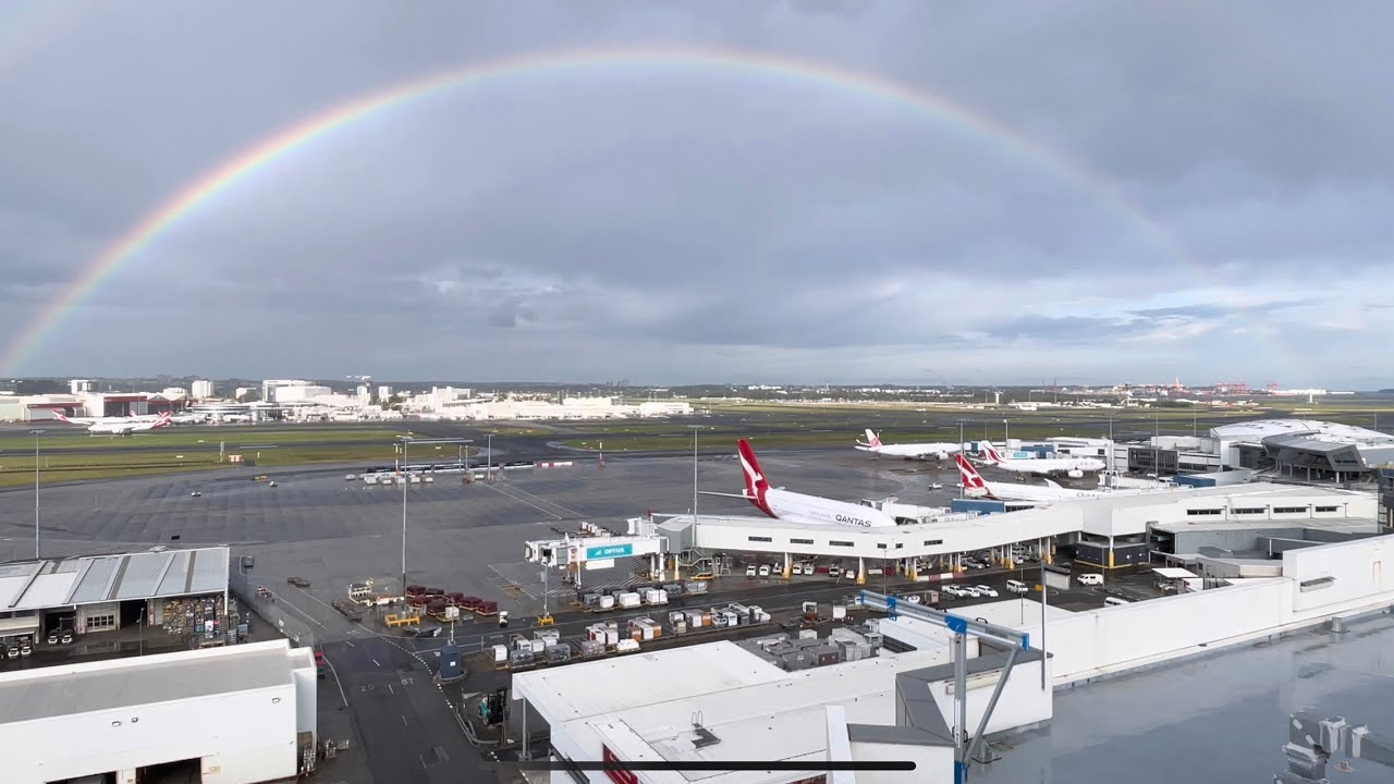 WET WEATHER! Plane spotting at Sydney Airport