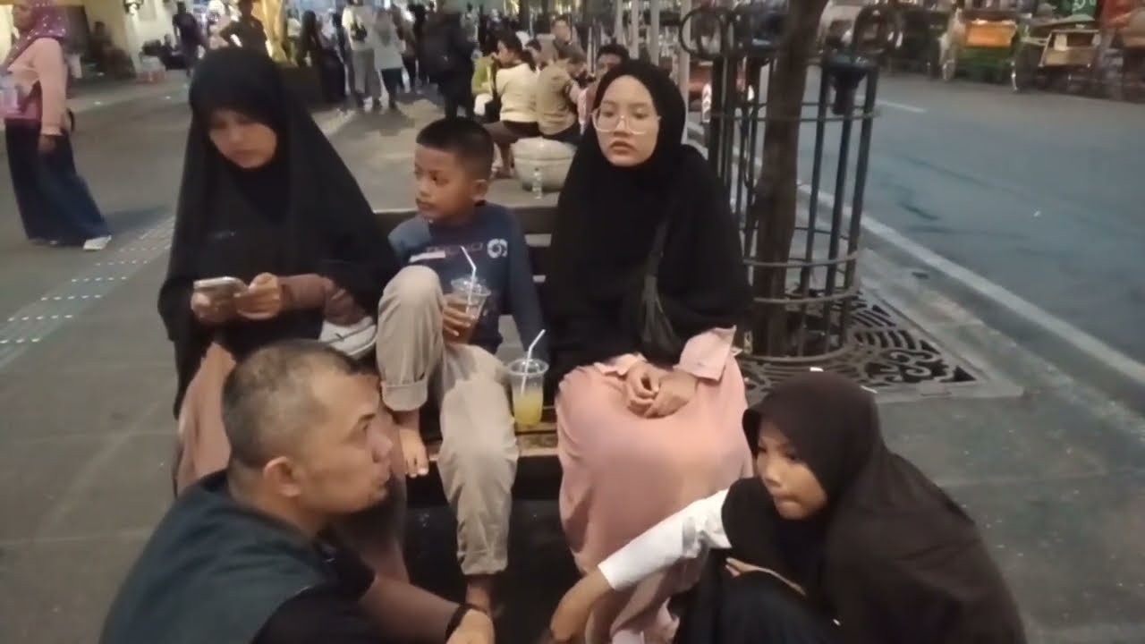 SUASANA MALAM DI MALIOBORO BARENG KK NETTA