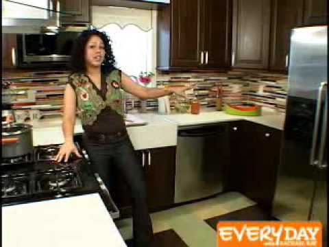 Evette Rios Gives A Kitchen An Everyday With Rachael Ray Makeover