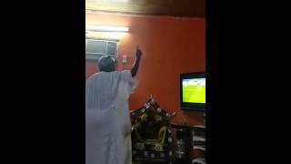 سوداني شايب يشجع النصر بطريقه جنونيه جدا