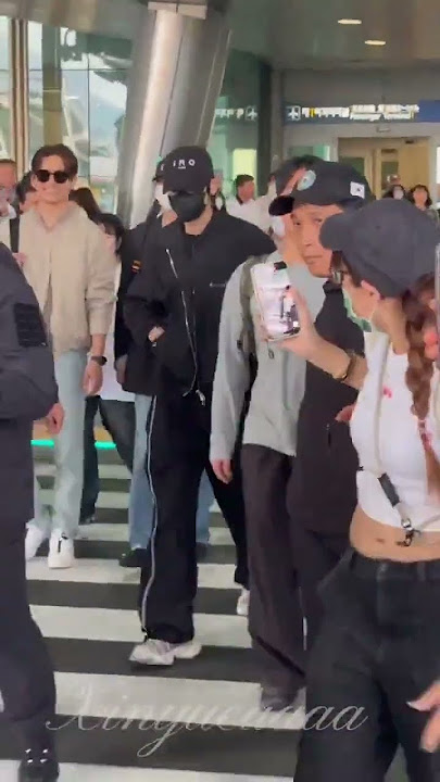 250513| #Chanyeol arrived in Seoul, rest well bub 🍒❤ cr on vid #EXO #exol #fancamairport