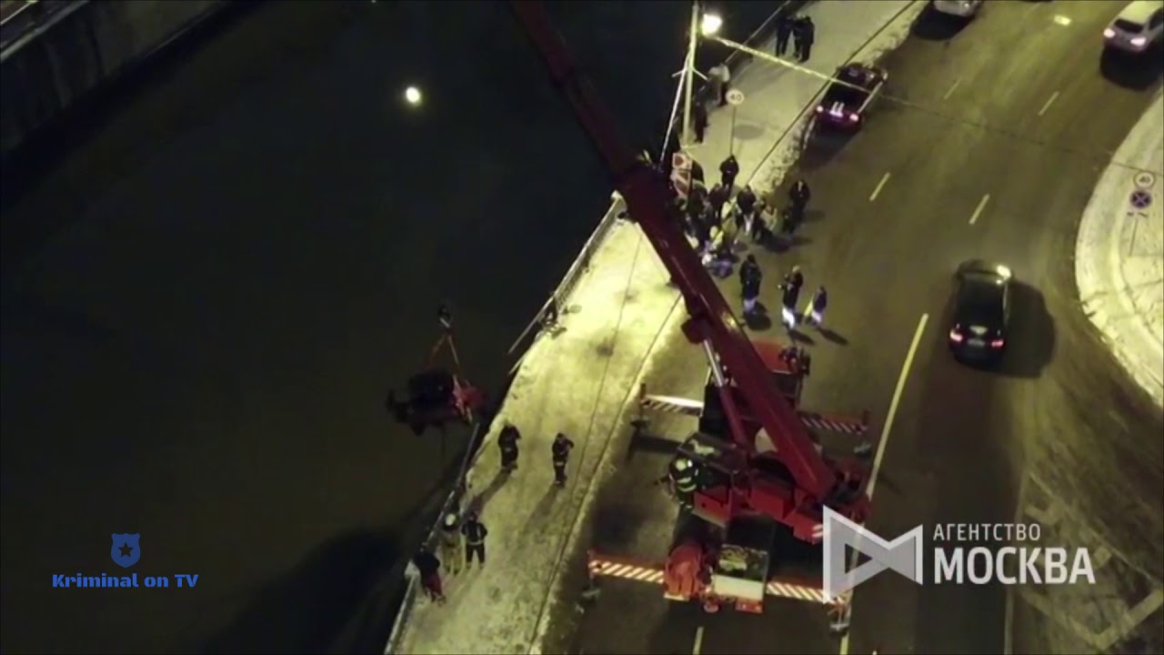 вагоны 81-720 яуза авария. такси улетело в москву реку. столкновение яузы. яуза вагон метро авария. 1 салон.