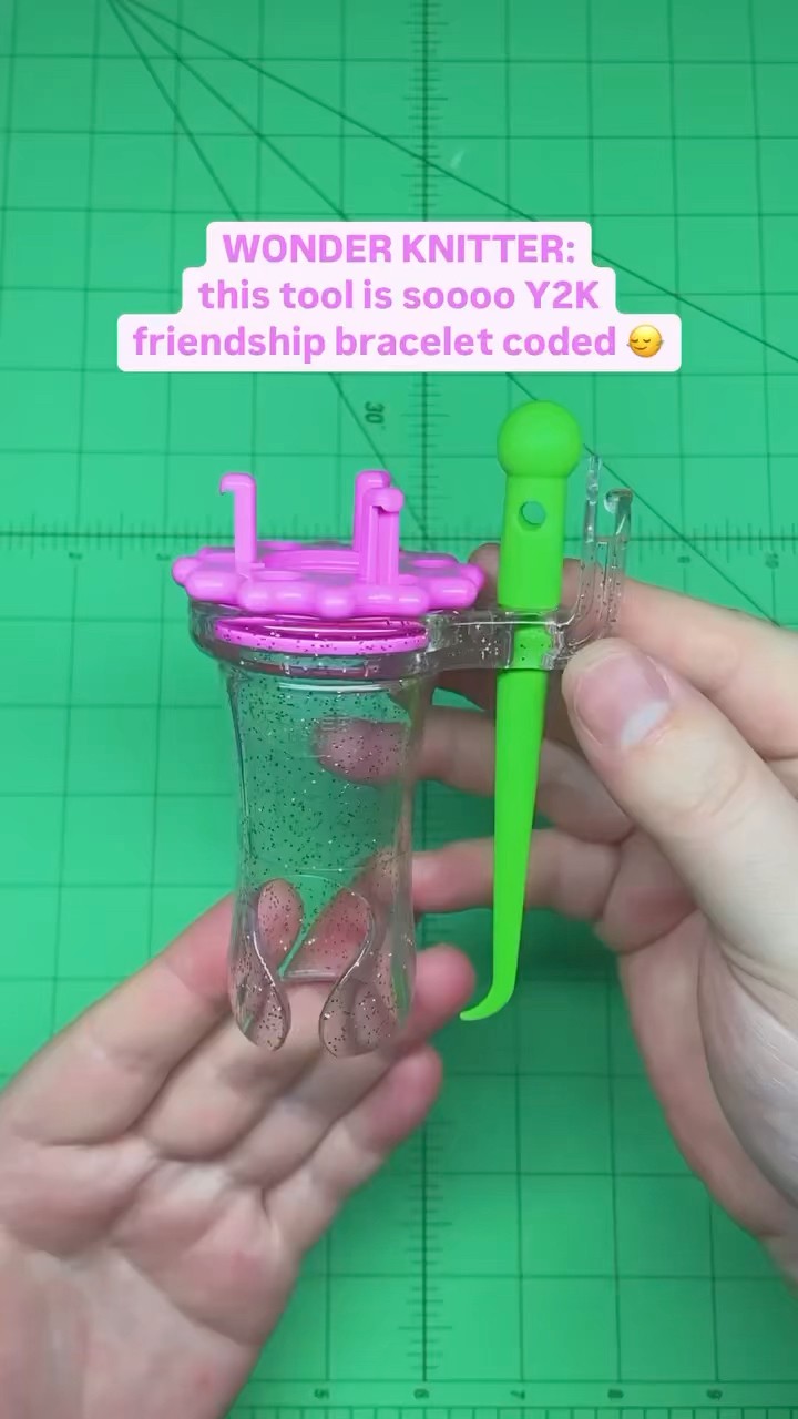 Clover's Wonder Knitter ☘️ - YouTube
