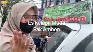 Siang-siang gini Enaknya  Es Kelapa Pak Ambon..Sueger pooll.