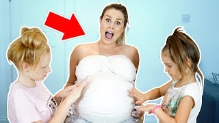 KIDS MAKE PREGNANT BUMP CAST ON MUM! | Family Fizz