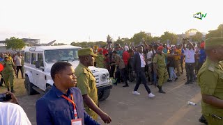 Mangungu Atolewa Na Ulinzi Mkali Mashabiki Nusu Wampige Kisa Kutoa Sare Na Esperance